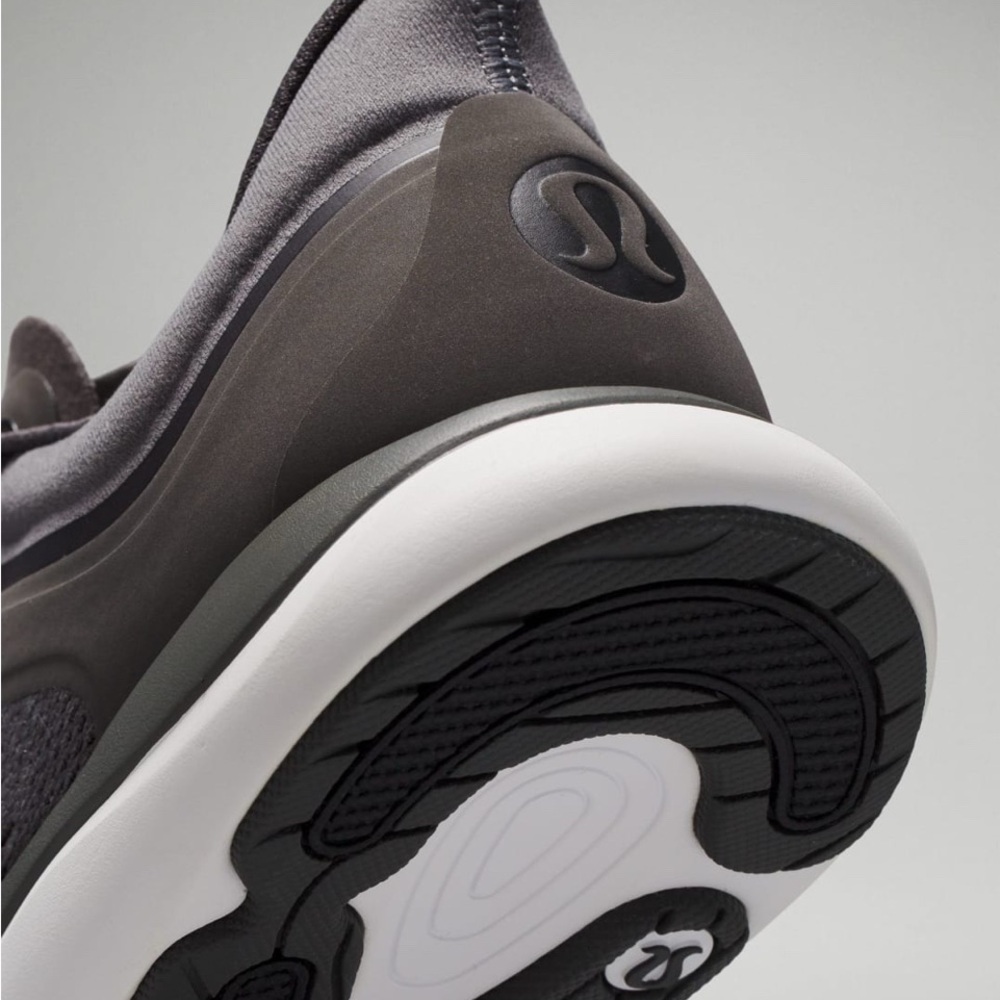 Lululemon Athletica chargefeel low